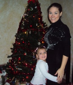 Boldogan várja a tesót